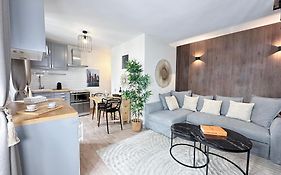 Stylish & Chic Duplex Near Eiffel Tower